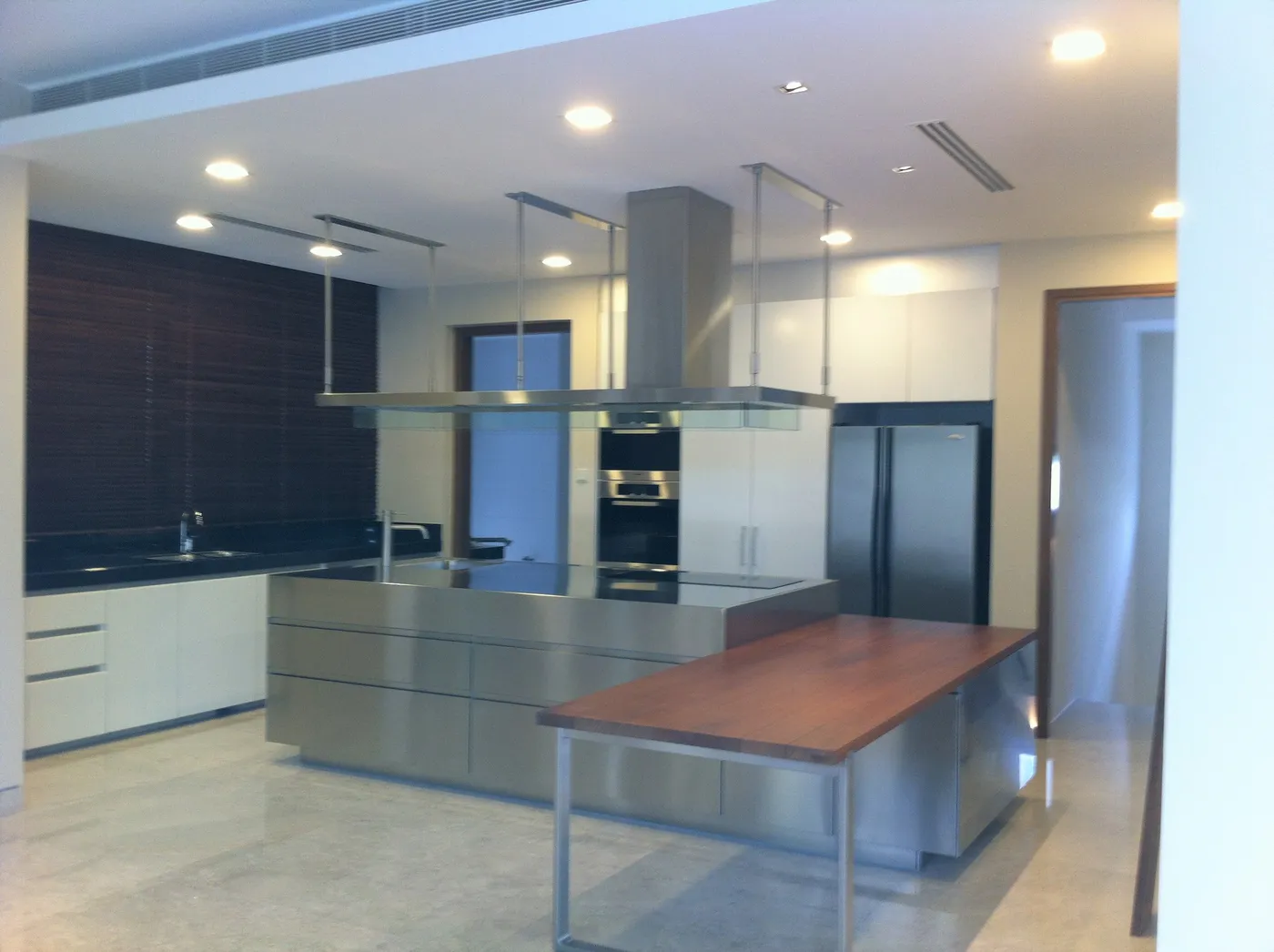 Dry kitchen with island, 168 Ocean Drive