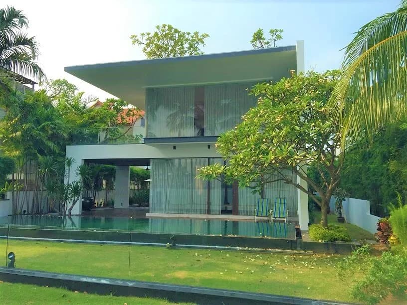 The house from the garden