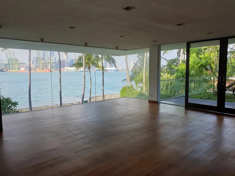 Upstairs room with a sea view
